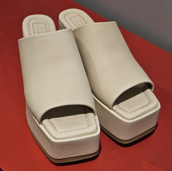 Women's Square Toe Platform Sandals - Picture 4 of 8